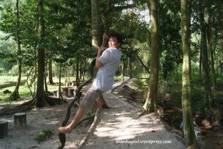 Tarzan di Taman Bougenville Singkawang :)