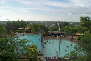 Kolam renang Villa Bukit Mas Singkawang