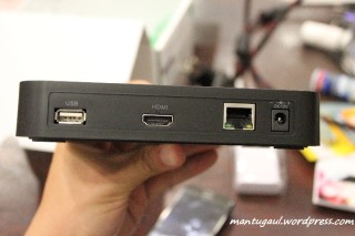 Belakang ada USB, HDMI, LAN dan konektor listrik